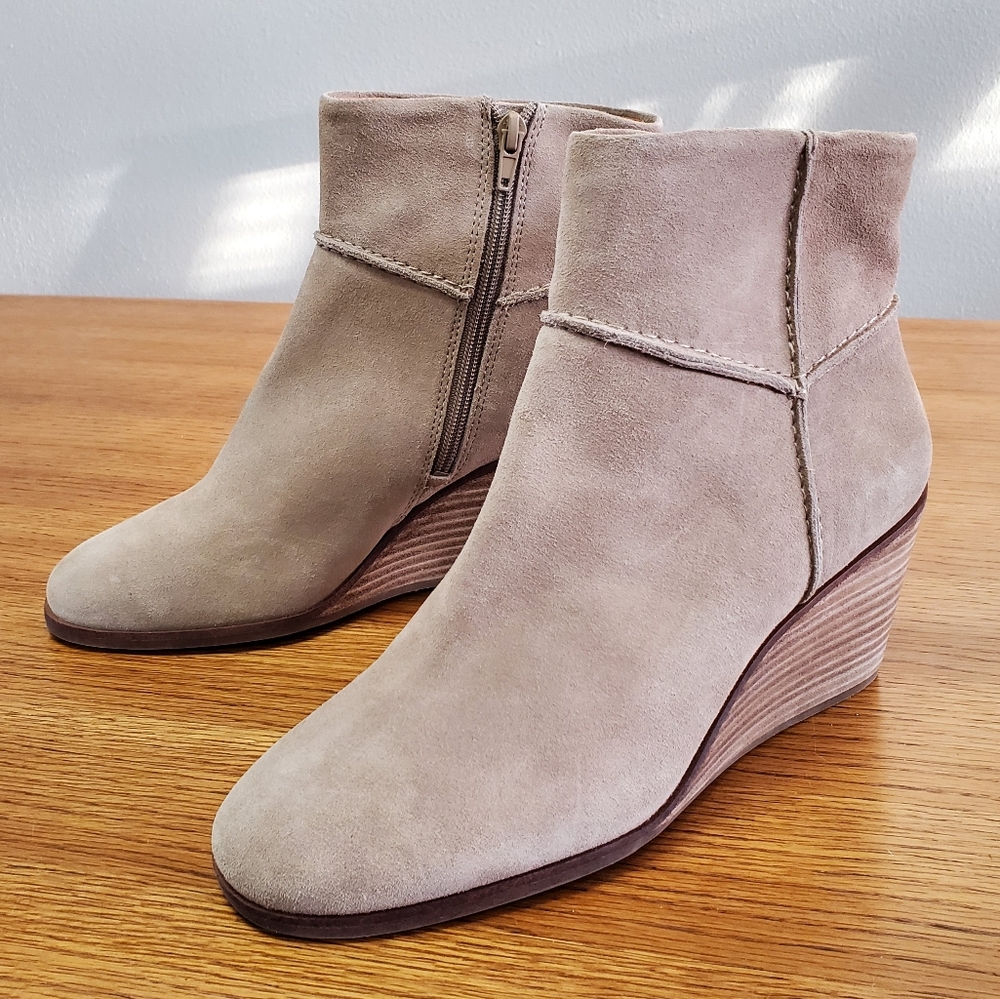 NWOT Lucky Brand Zollini, Split Suede, Wedge-Heel Ankle Boot in Dune.